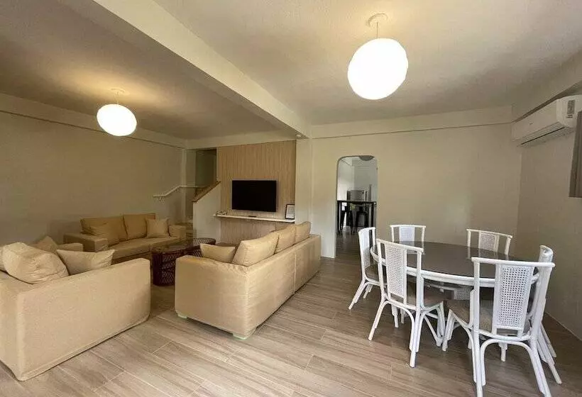 هتل Red Knight Gardens