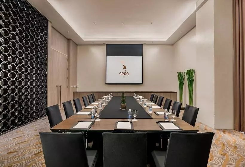 Отель Seda Bonifacio Global City