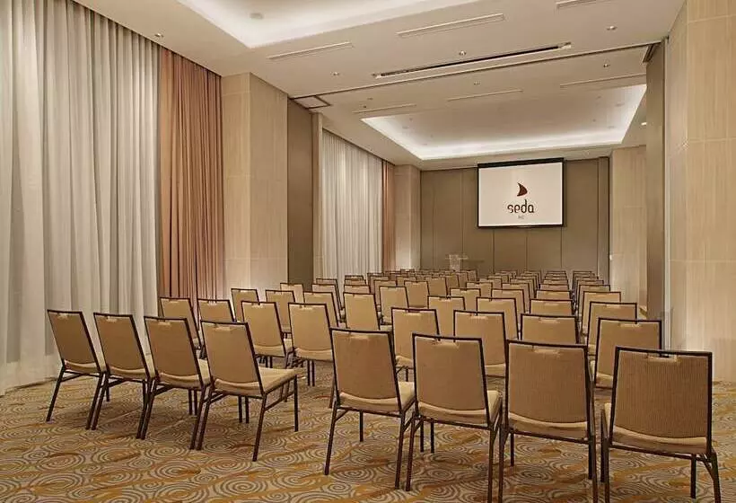 Отель Seda Bonifacio Global City