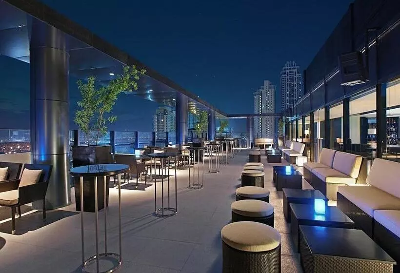 Отель Seda Bonifacio Global City