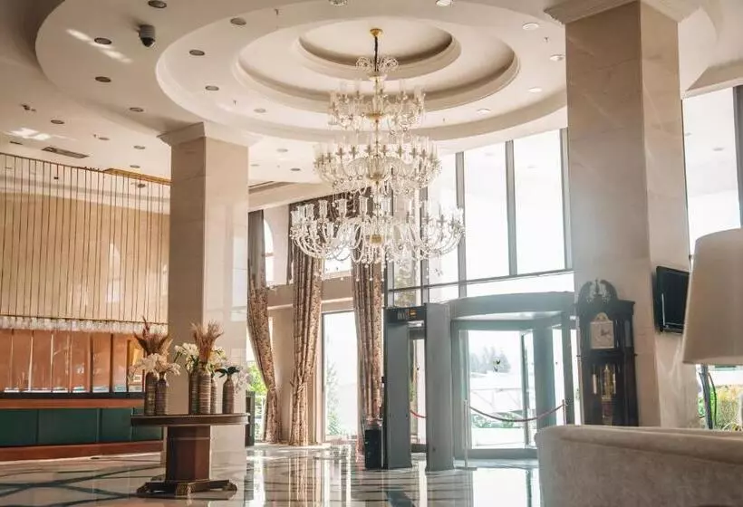 Отель Wellborn Luxury