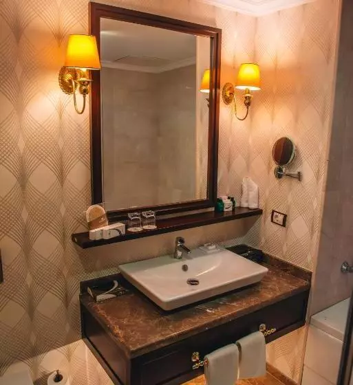 Отель Wellborn Luxury