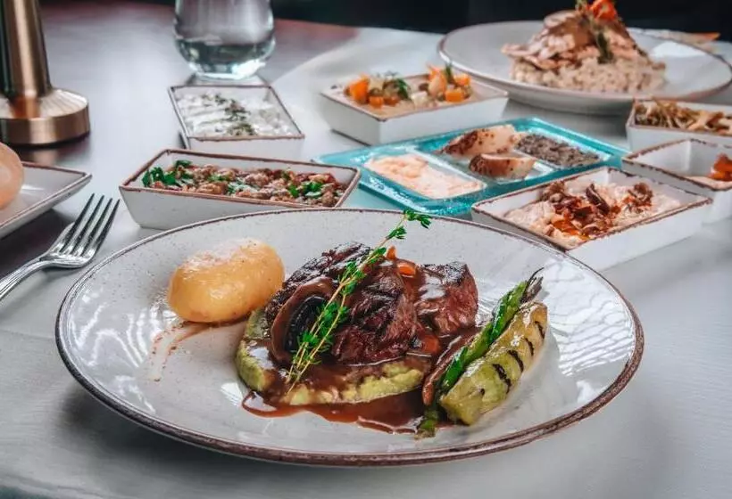 Отель Wellborn Luxury