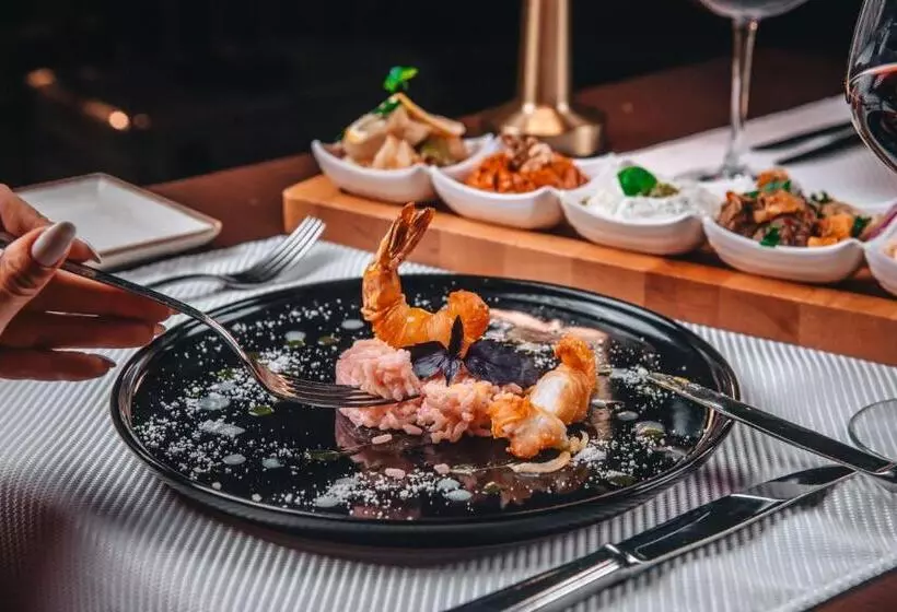 Отель Wellborn Luxury