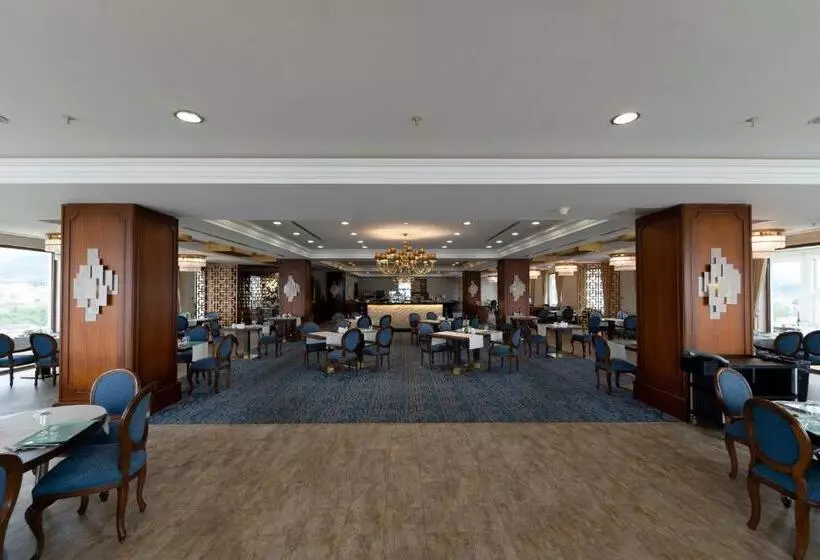 Отель Wellborn Luxury