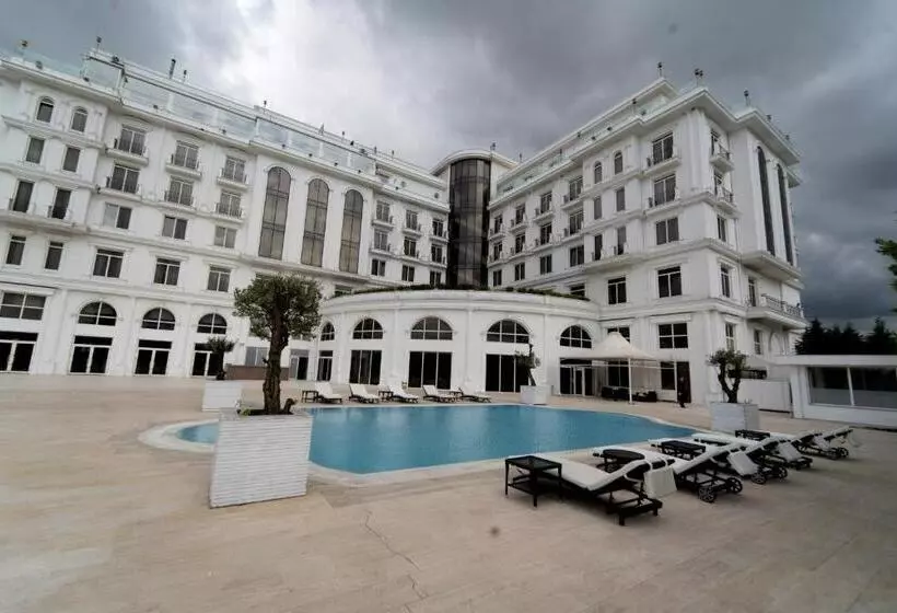 Отель Wellborn Luxury