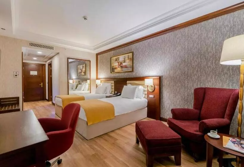 Отель Wellborn Luxury