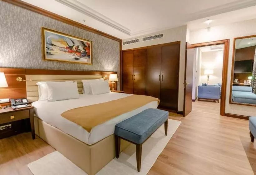 Отель Wellborn Luxury