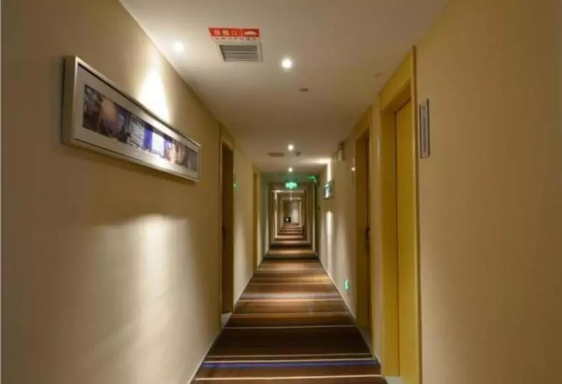 Hotelli City Comfort Inn Huanggang Qichun Exhibition Center