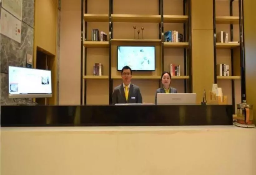 Hotelli City Comfort Inn Huanggang Qichun Exhibition Center