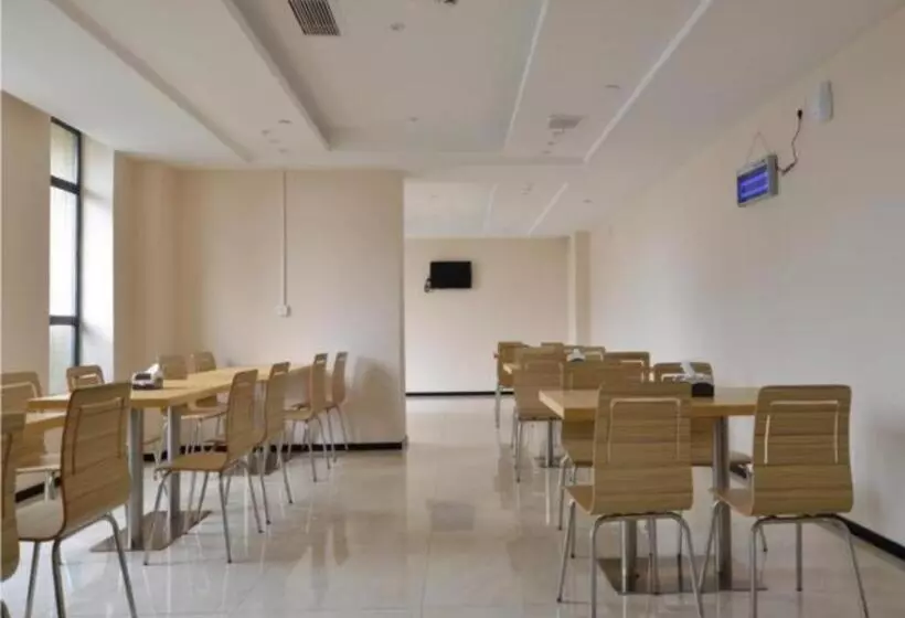 Hotelli City Comfort Inn Huanggang Qichun Exhibition Center