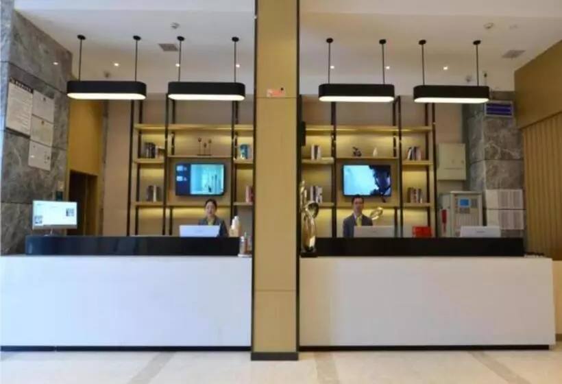 Hotelli City Comfort Inn Huanggang Qichun Exhibition Center