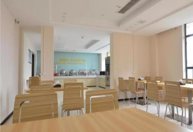 Hotelli City Comfort Inn Huanggang Qichun Exhibition Center