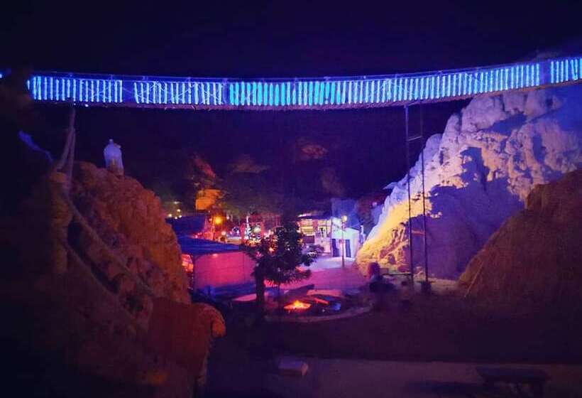 هتل Golden Star Camb