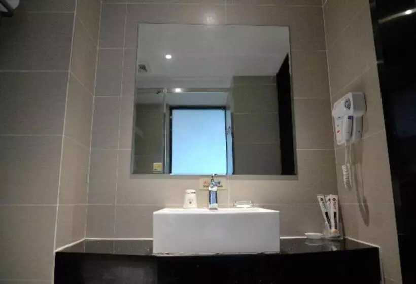 Hotelli Jtour Inn Xianning Chibiyiqiao North