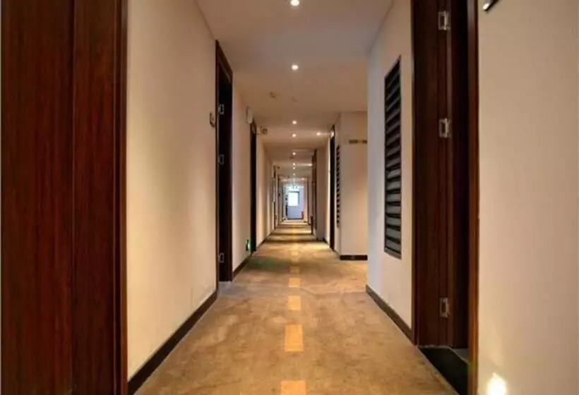 Hotelli Jtour Inn Xianning Chibiyiqiao North