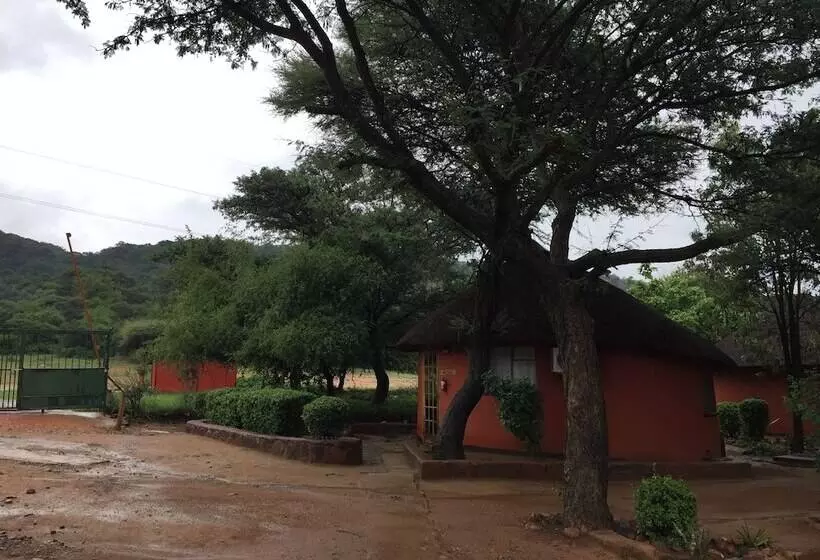 هتل Kgogomodumo Lodge