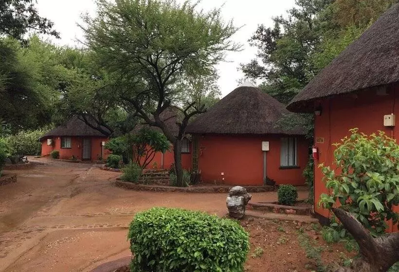 هتل Kgogomodumo Lodge