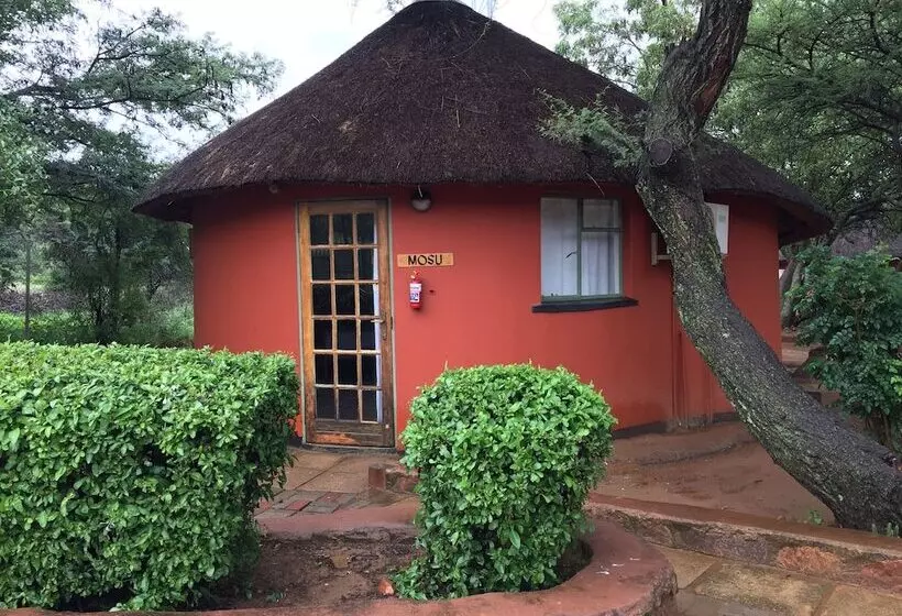 هتل Kgogomodumo Lodge