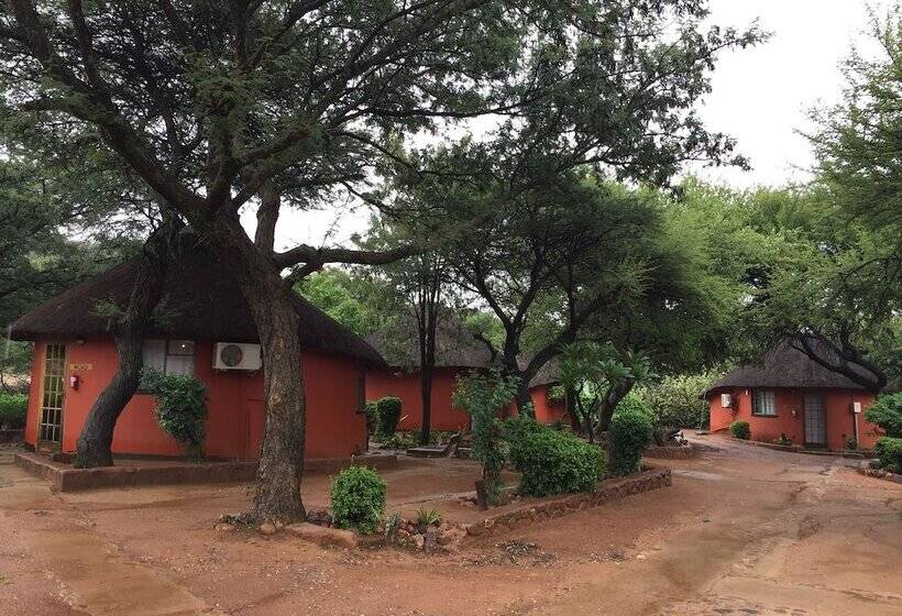 هتل Kgogomodumo Lodge