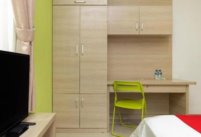 בית מלון כפרי Reddoorz Syariah Near Prasetya Mulya Cilandak Campus