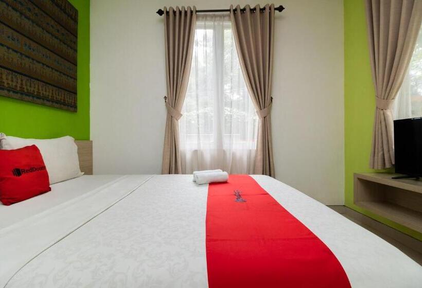 בית מלון כפרי Reddoorz Syariah Near Prasetya Mulya Cilandak Campus