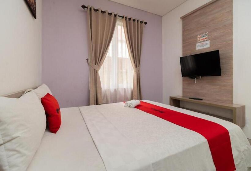 בית מלון כפרי Reddoorz Syariah Near Prasetya Mulya Cilandak Campus