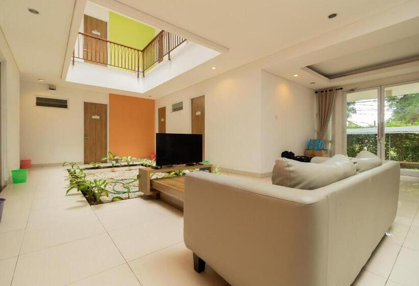 בית מלון כפרי Reddoorz Syariah Near Prasetya Mulya Cilandak Campus