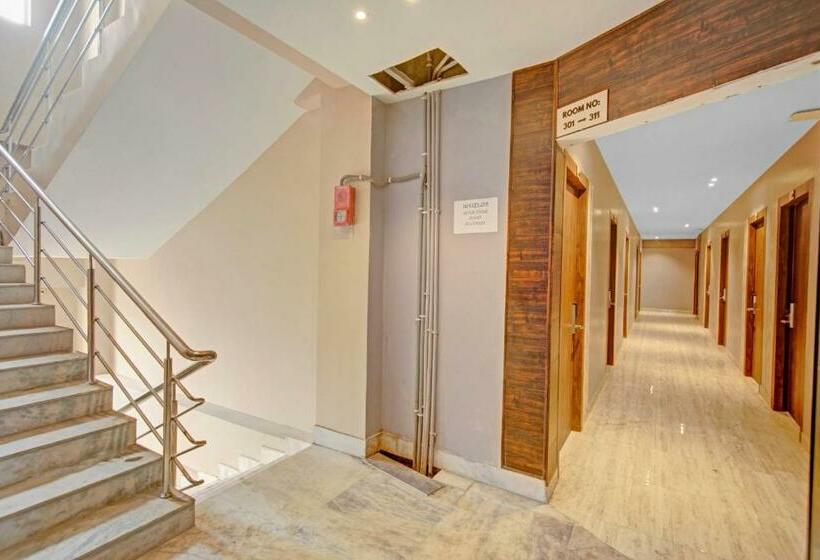 Fabhotel Penthouse   A K Dev Road