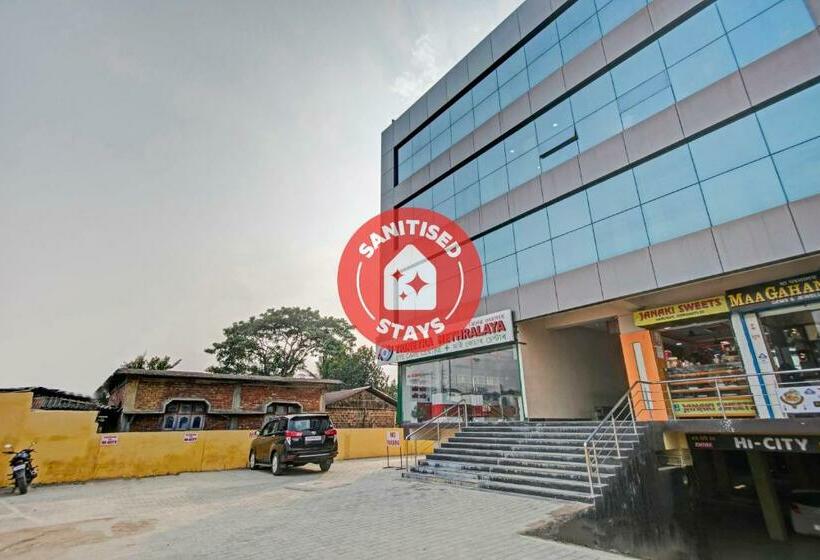 Fabhotel Penthouse   A K Dev Road