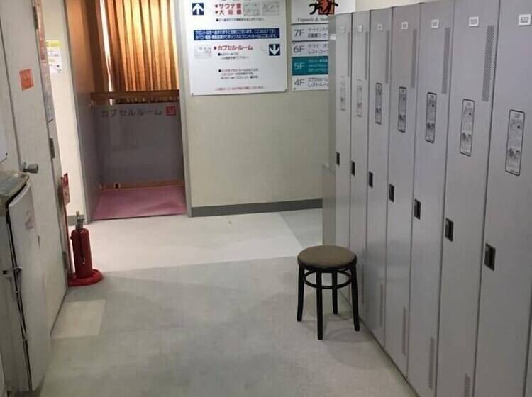 בית מלון כפרי Capsule & Sauna Japan – Caters To Men