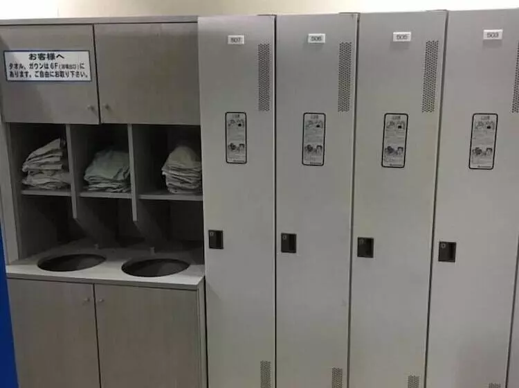 Hotelli Capsule & Sauna Japan – Caters To Men