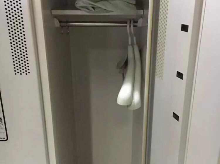 Hotelli Capsule & Sauna Japan – Caters To Men