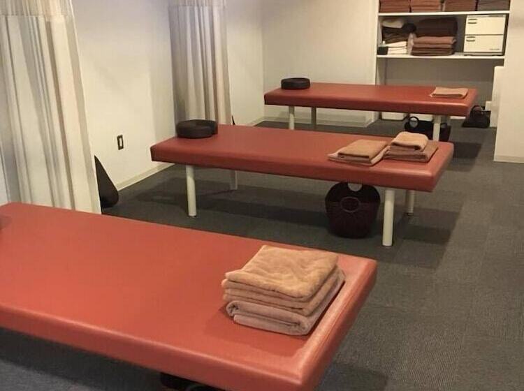 בית מלון כפרי Capsule & Sauna Japan – Caters To Men