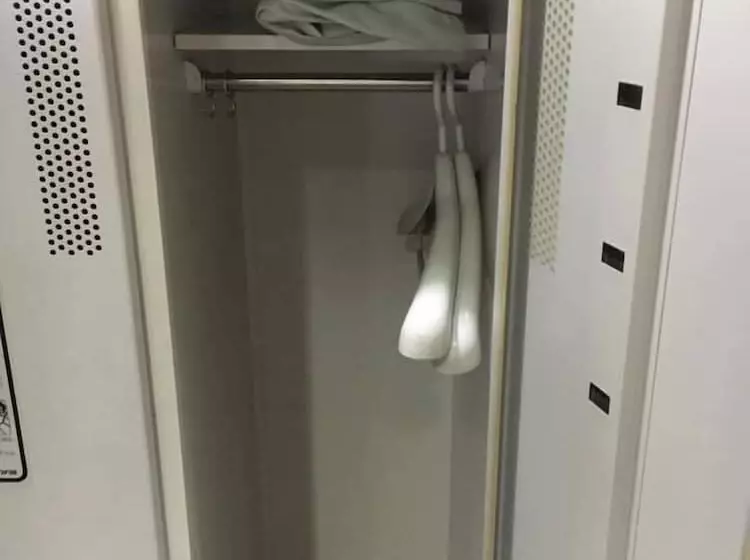 Hotelli Capsule & Sauna Japan – Caters To Men