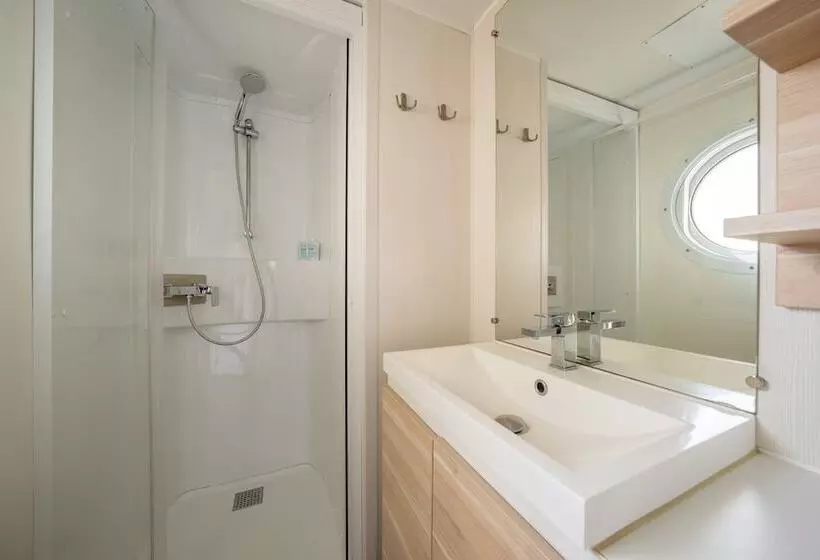 هتل Hu Birkelt Village