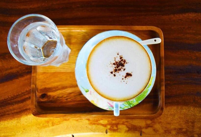 Nantharom Hotel And Restaurant