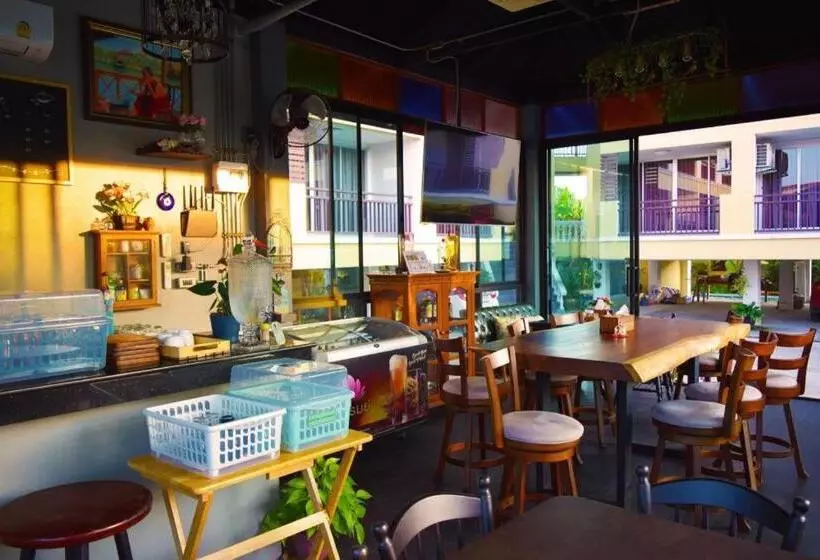 Nantharom Hotel And Restaurant