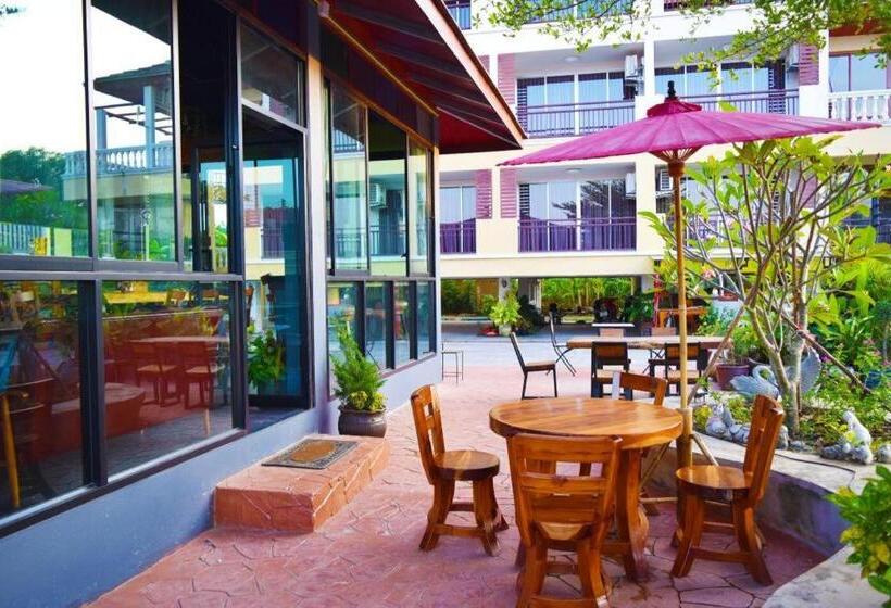 Nantharom Hotel And Restaurant