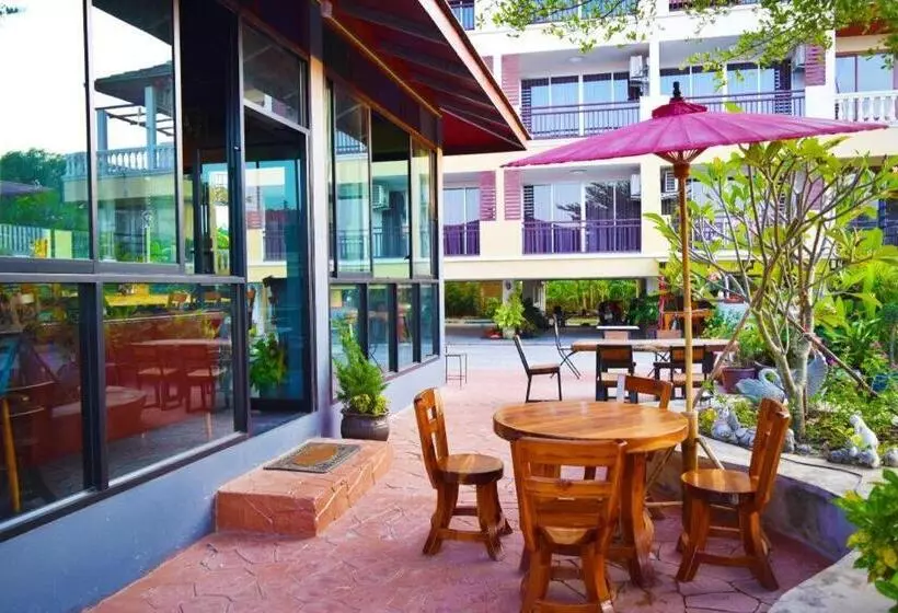 Nantharom Hotel And Restaurant