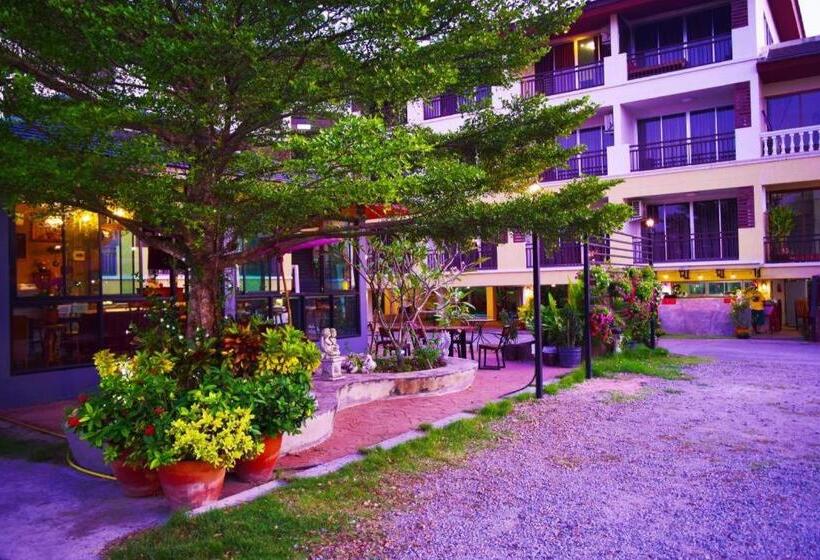 Nantharom Hotel And Restaurant