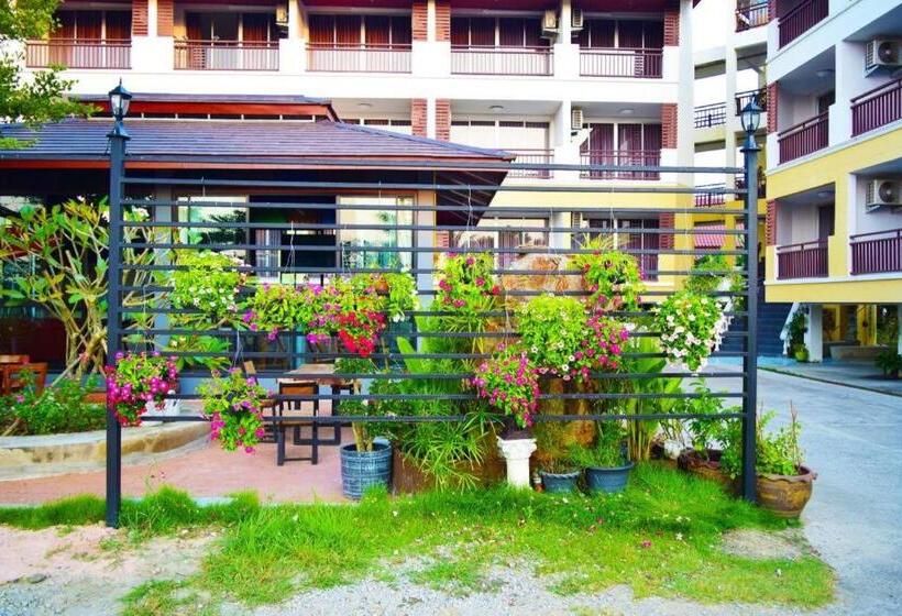 Nantharom Hotel And Restaurant