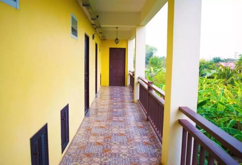 Nantharom Hotel And Restaurant