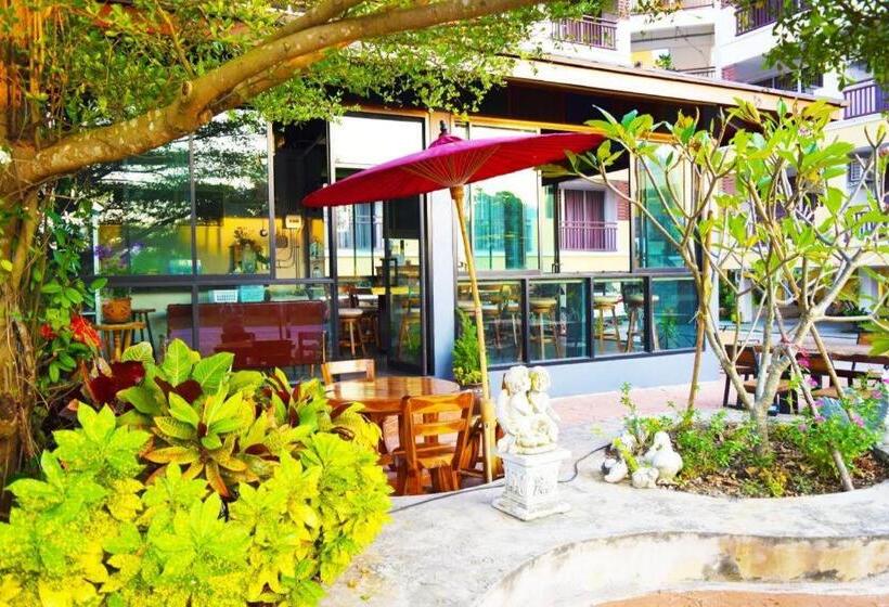 Nantharom Hotel And Restaurant