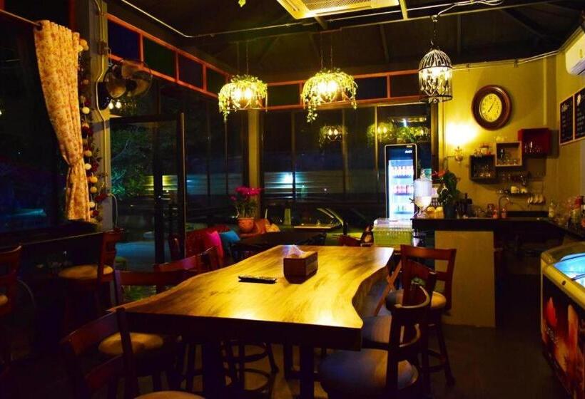 Nantharom Hotel And Restaurant