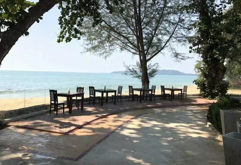 ホテル Rayong Palmaries Beach Resort