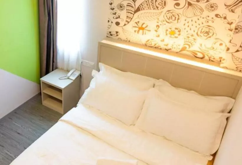 The Crown Hotel Klia