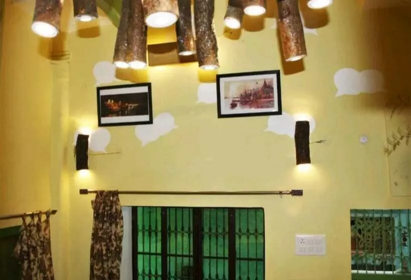 Monalisa Hostel