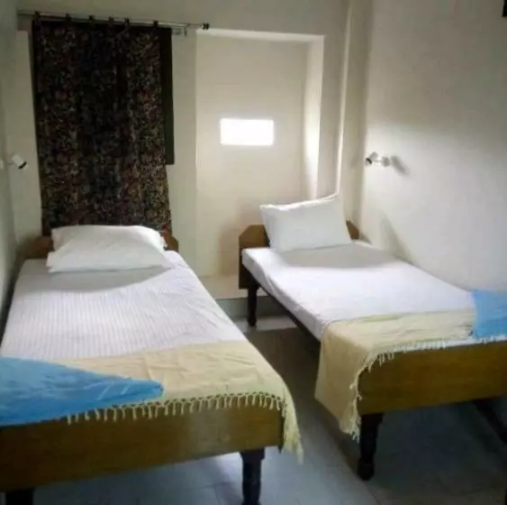 Monalisa Hostel