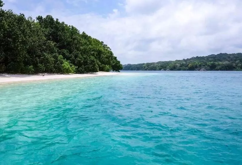 ペンション Nikki Peucang Resort